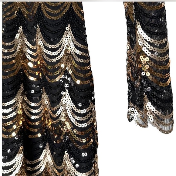 Beautiful Women’s Charlotte Russe Scallop Sequin Dress - Picture 7 of 8